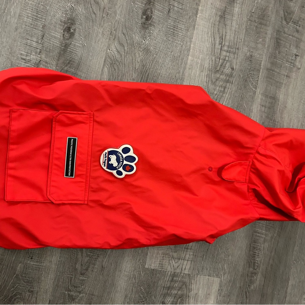 Canada pooch rain jacket (m/l)